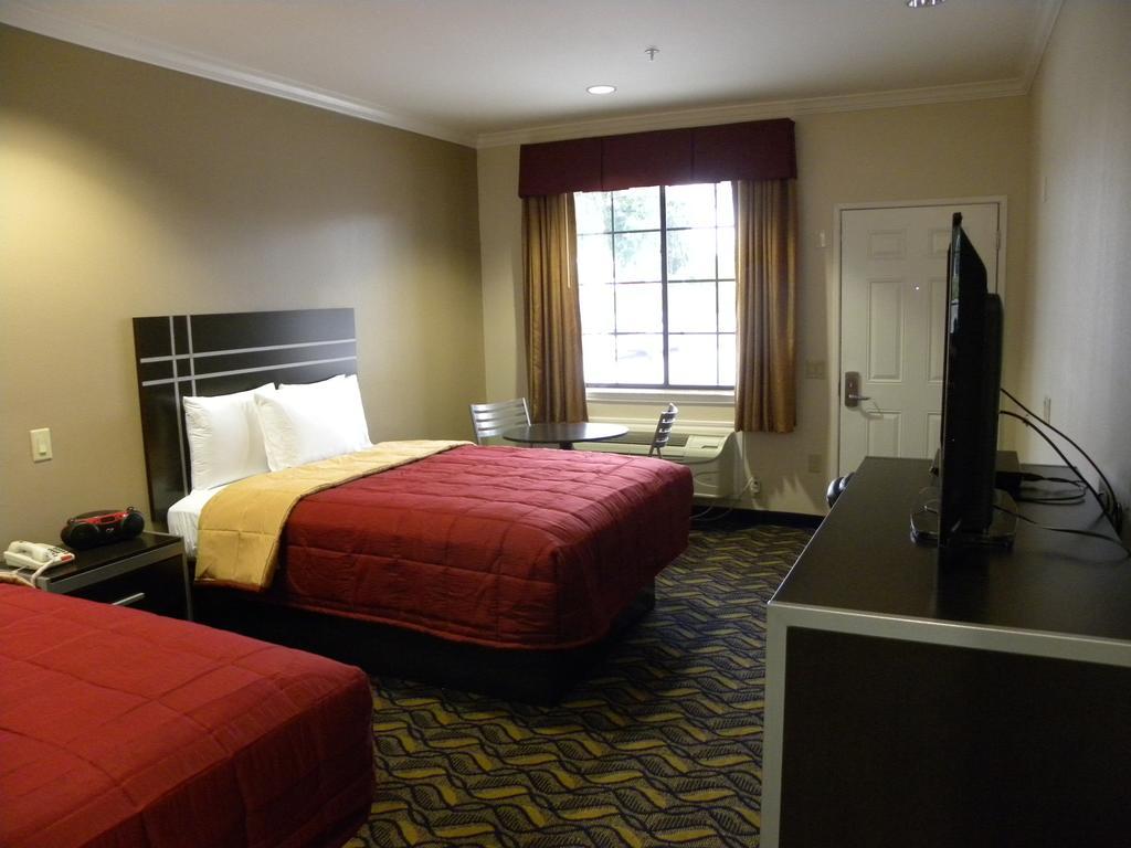 Palace Inn Kingwood Хамбл Номер фото
